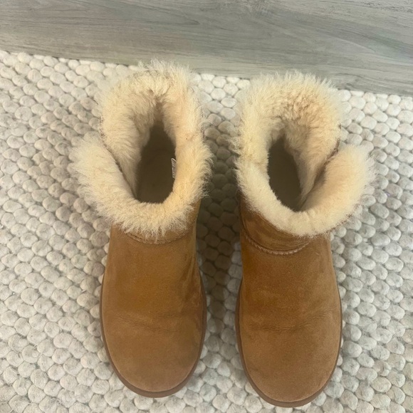 UGG Womens Bailey Button II Boot Chestnut - Picture 9 of 13